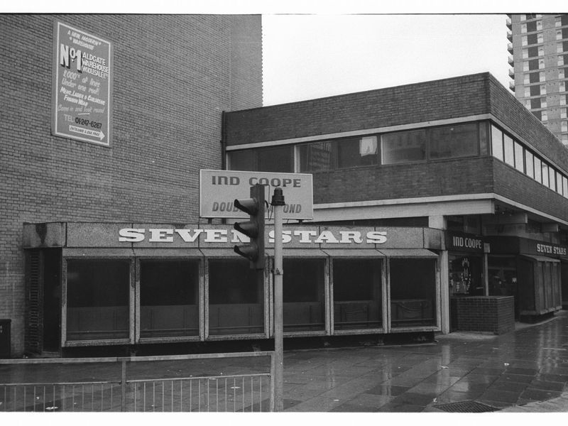 E1-Seven Stars Whitechapel High St Aug 1985.jpg. (Pub, External, Key). Published on 02-01-2018