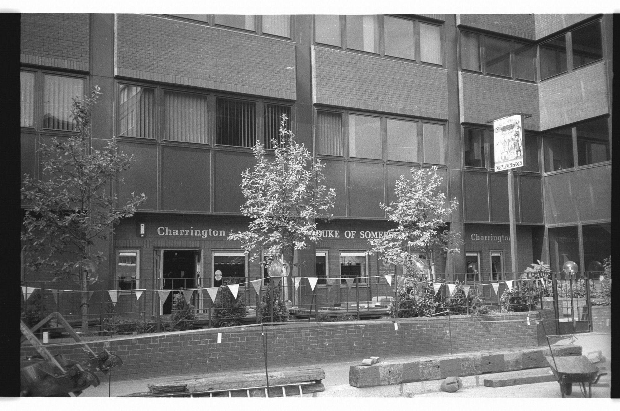 Duke of Somerset London E1 taken in July 1985. (Pub, External). Published on 27-12-2017