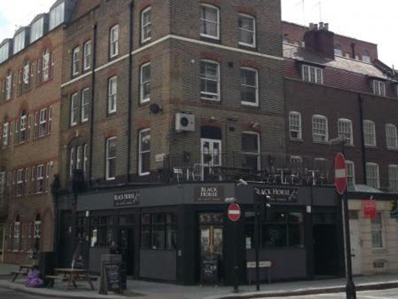 Black Horse Londo E1 taken April 2014. (Pub, External). Published on 20-04-2014