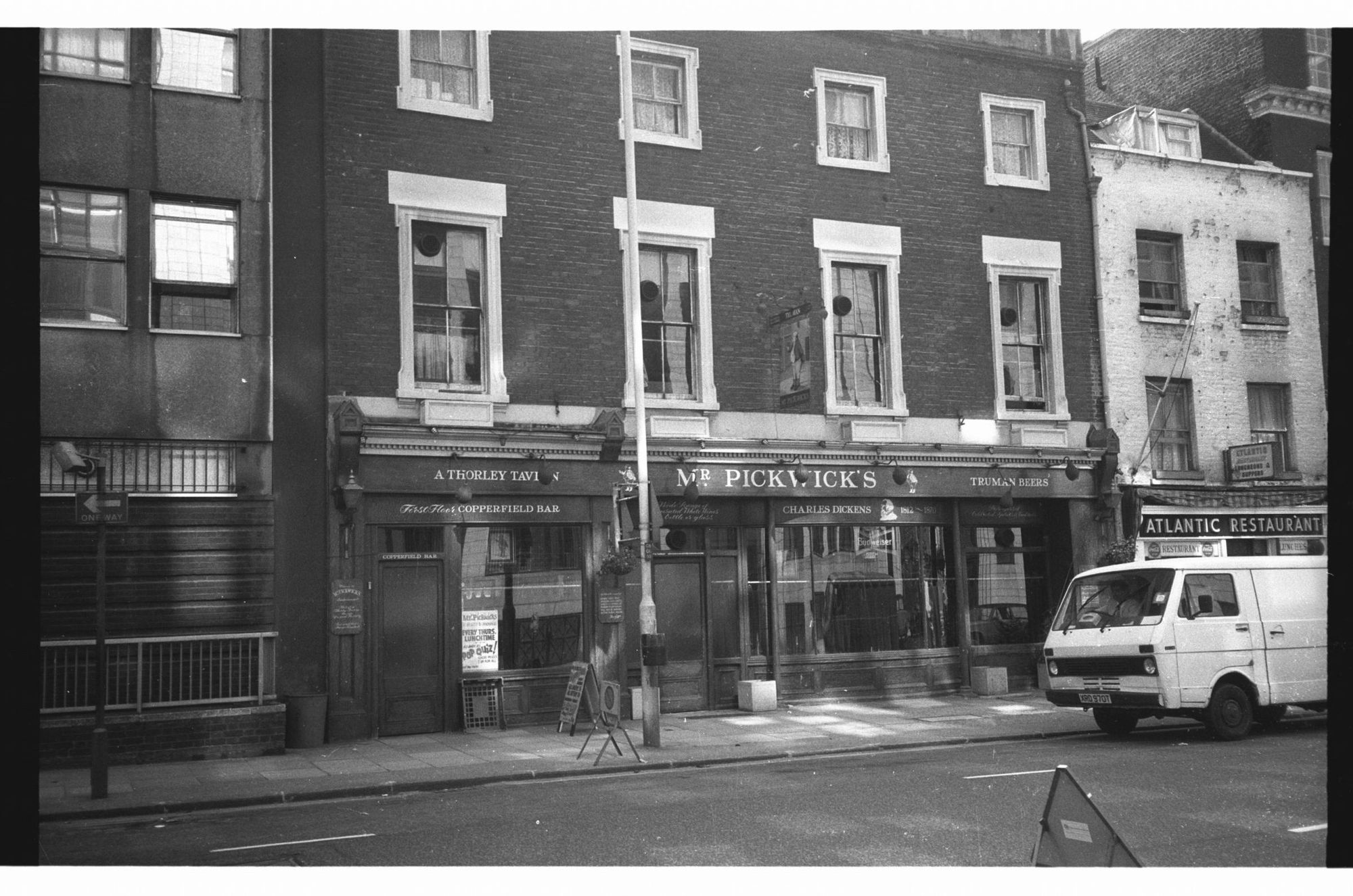 E1-Mr Pickwicks July 1985.jpg. (Pub, External). Published on 29-12-2017