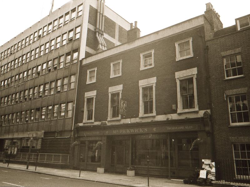 E1-Mr Pickwicks taken May 1994.jpg. (Pub, External). Published on 29-12-2017