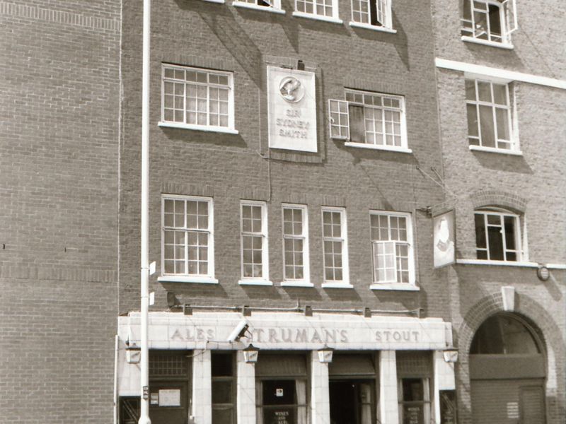 Sir Sydney Smith London E1 taken Aug 1989. (Pub, External). Published on 27-12-2017 