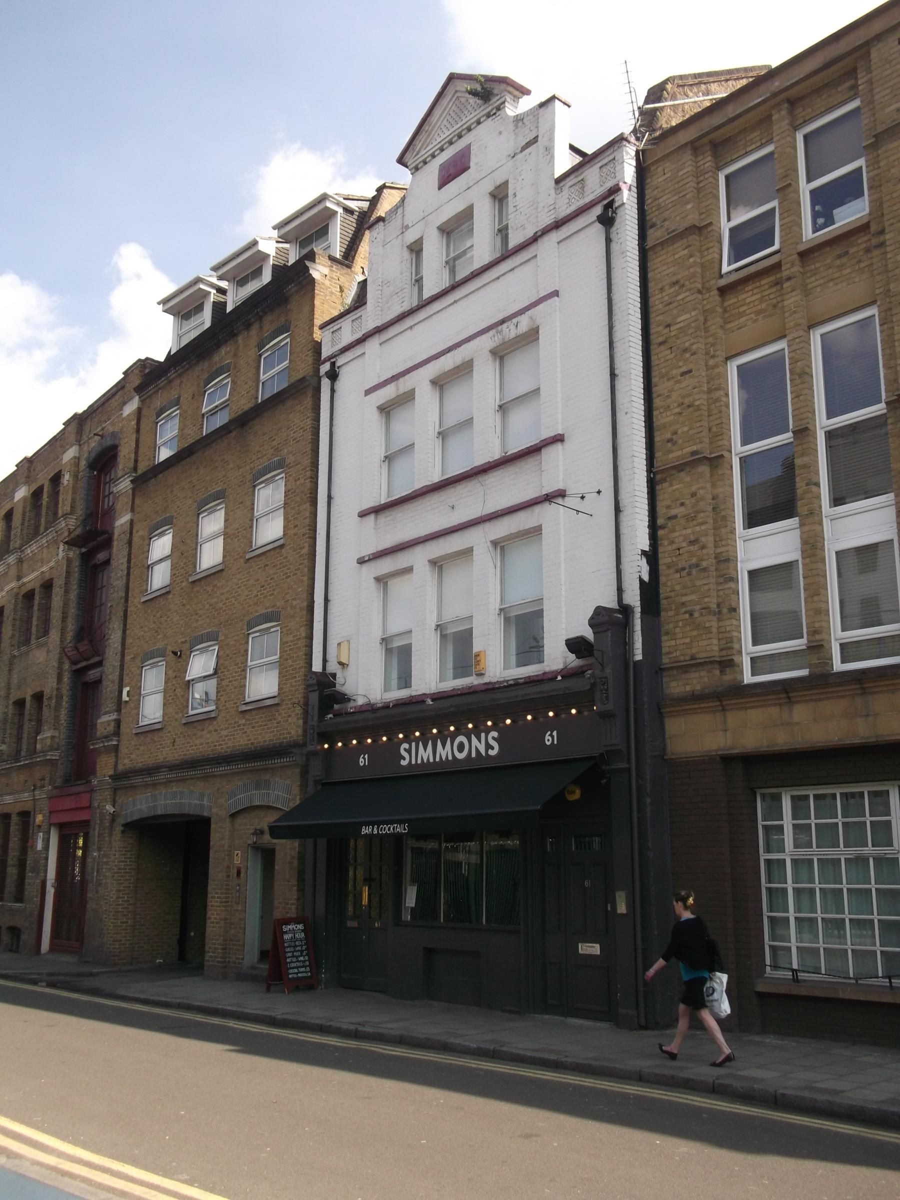 Simmons London E1 taken May 2016. (Pub). Published on 08-02-2017
