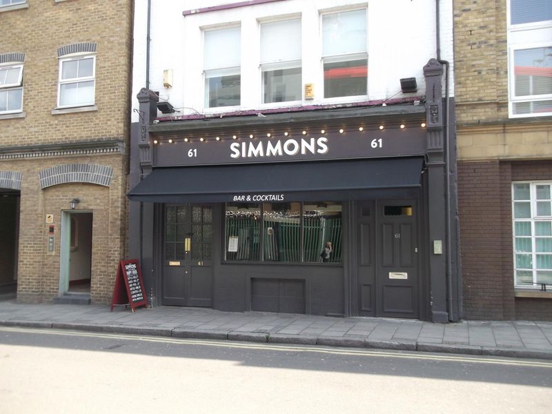 Simmons London E1 taken May 2016. (Pub, External, Key). Published on 08-02-2017