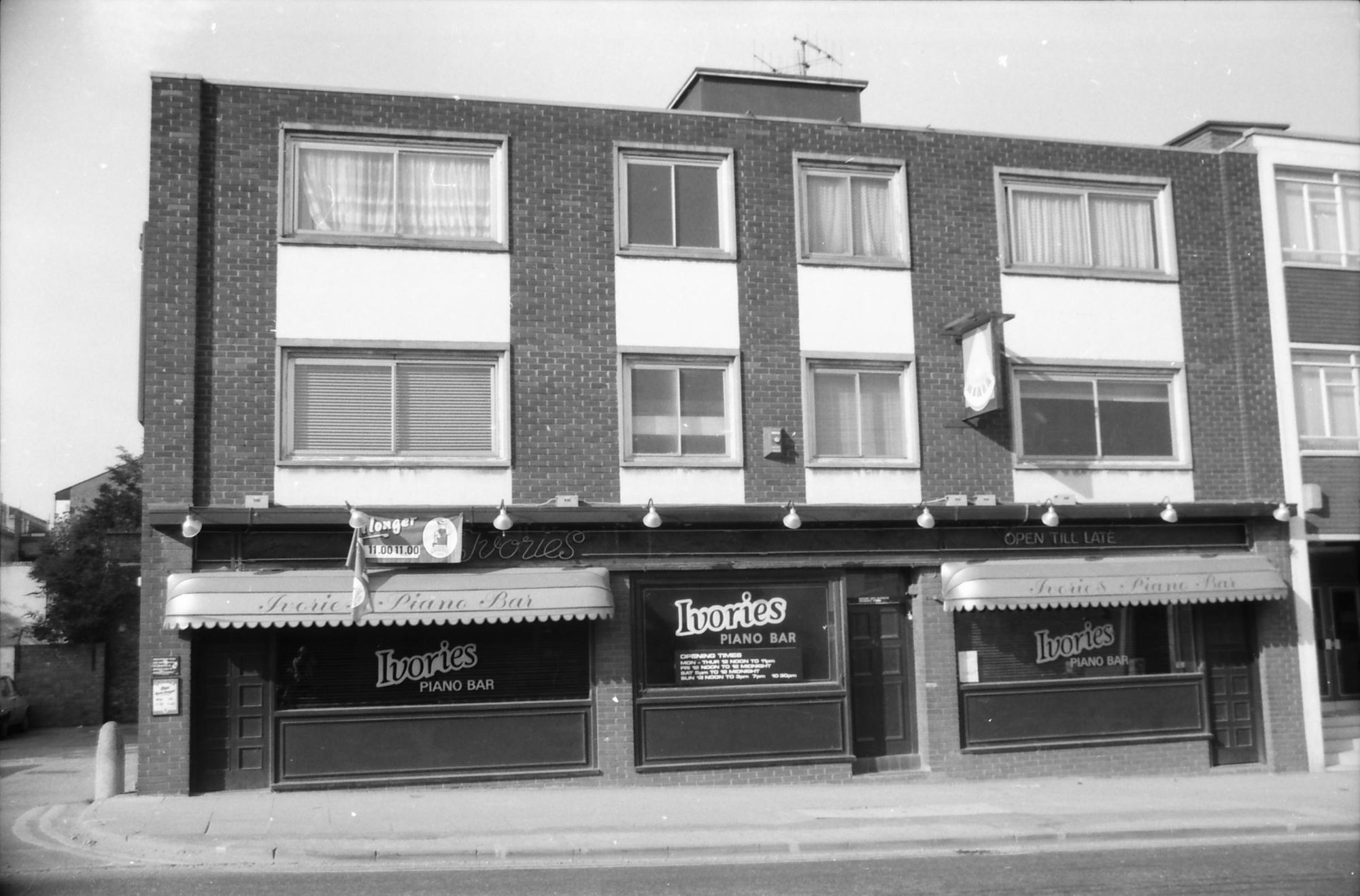 E1-Ivories taken Oct 1988.jpg. (Pub, External). Published on 28-12-2017