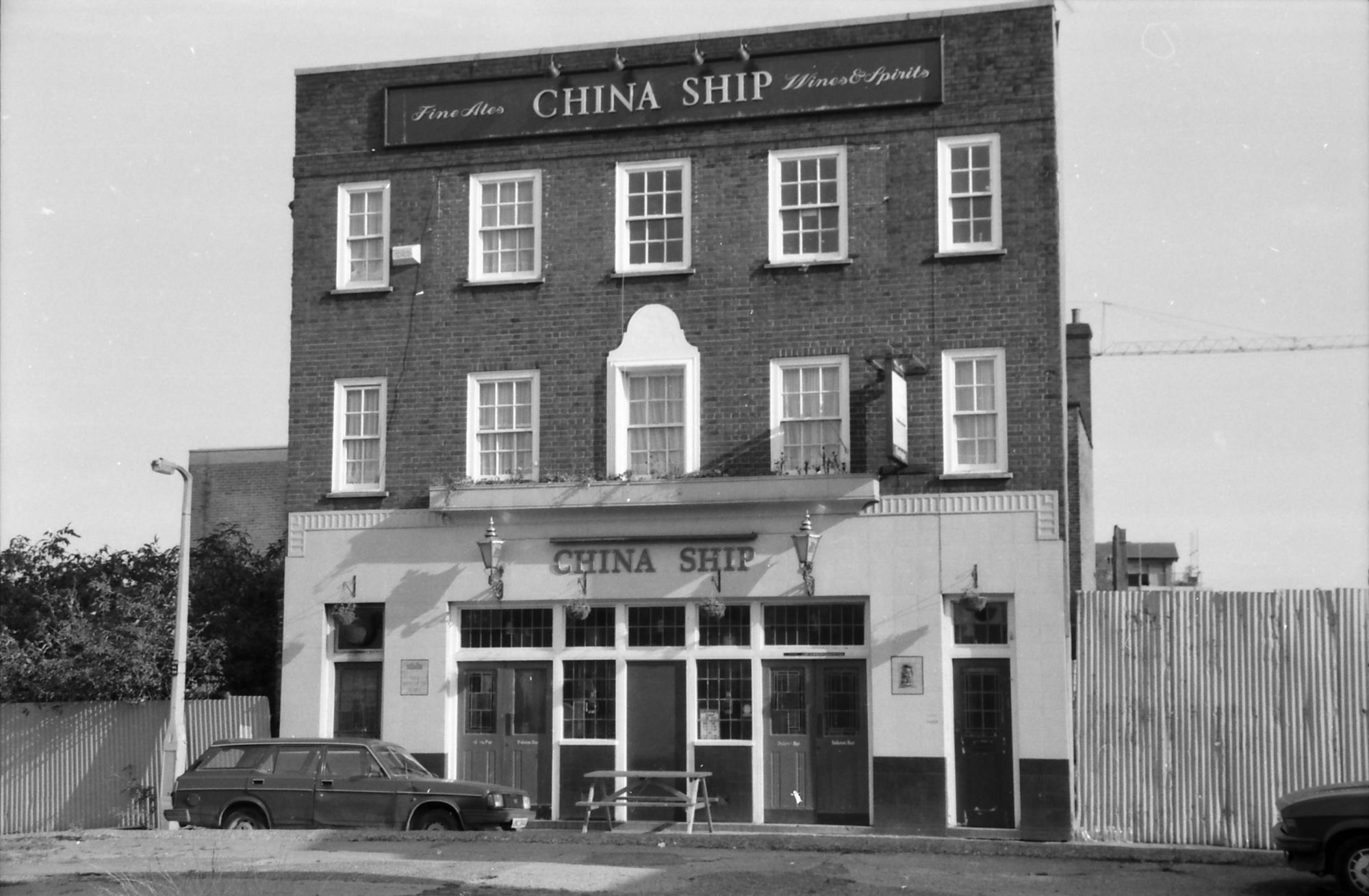 China Ship London E1 taken Oct 1988. (Pub, External, Key). Published on 02-01-2018
