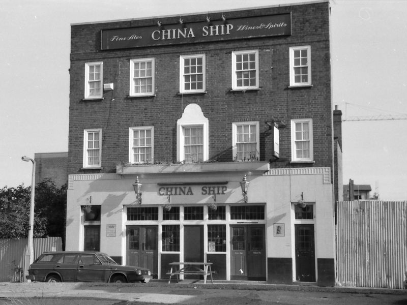 China Ship London E1 taken Oct 1988. (Pub, External, Key). Published on 02-01-2018 