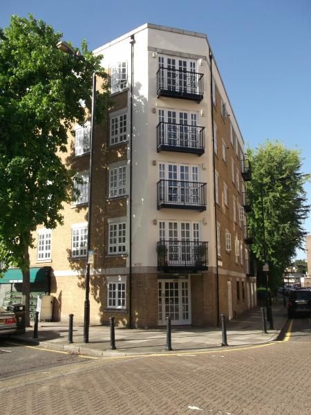 Jolly Sailor London E1 taken Aug 2013. (Pub, External). Published on 12-11-2013