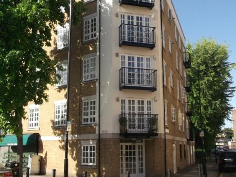 Jolly Sailor London E1 taken Aug 2013. (Pub, External). Published on 12-11-2013