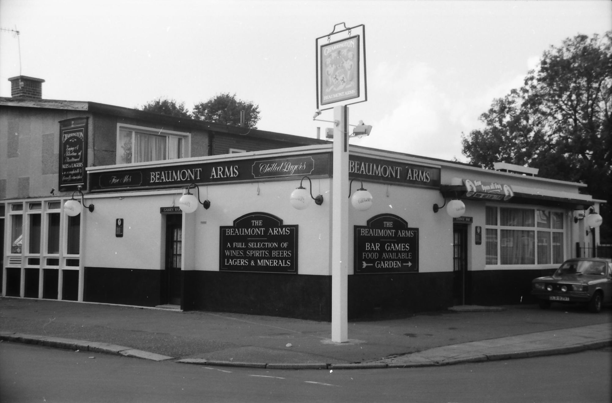 Beaumont Arms London E10 taken in Oct 1988.. (Pub, External, Key). Published on 20-09-2018
