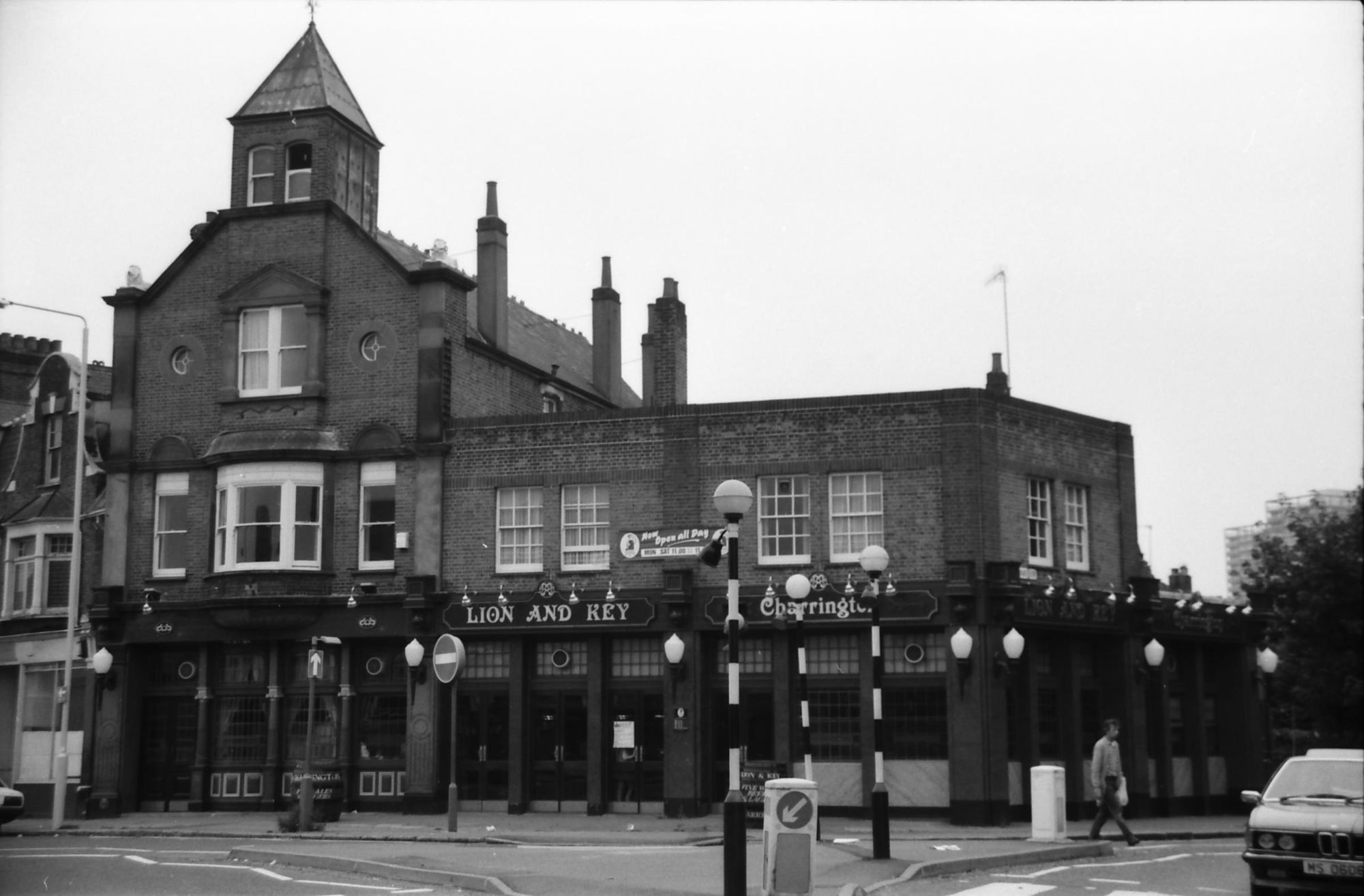 Lion & Key London E10 taken Sept 17 1988.. (Pub, External). Published on 20-09-2018