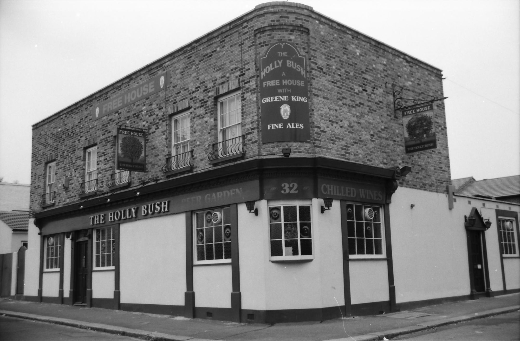 Holly Bush London E10 taken 17 Sept 1988.. (Pub, External, Key). Published on 20-09-2018