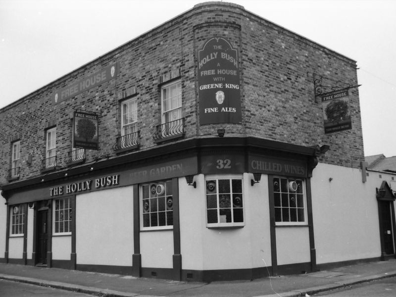 Holly Bush London E10 taken 17 Sept 1988.. (Pub, External, Key). Published on 20-09-2018
