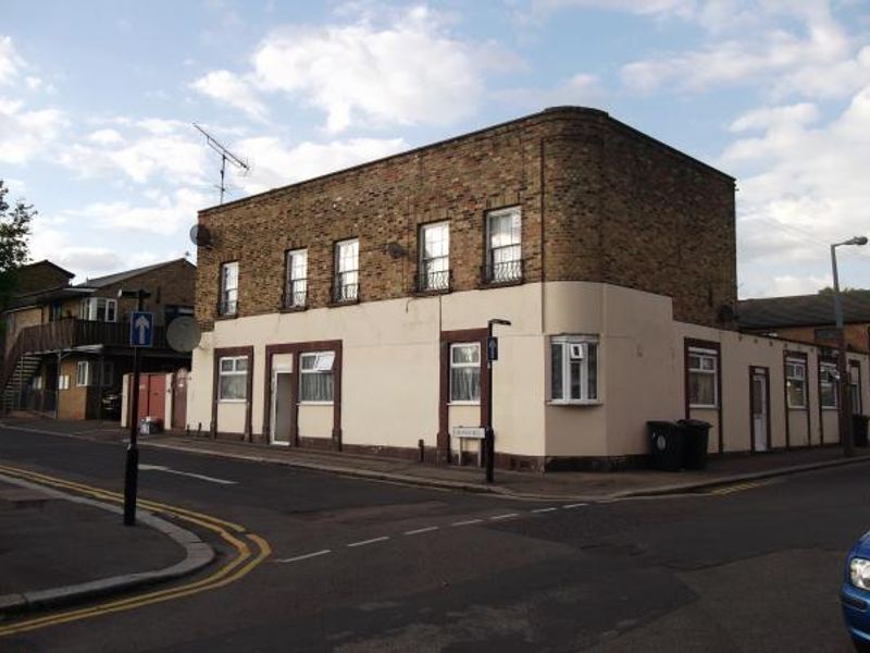 Hollybush London E10. (Pub, External). Published on 01-11-2013