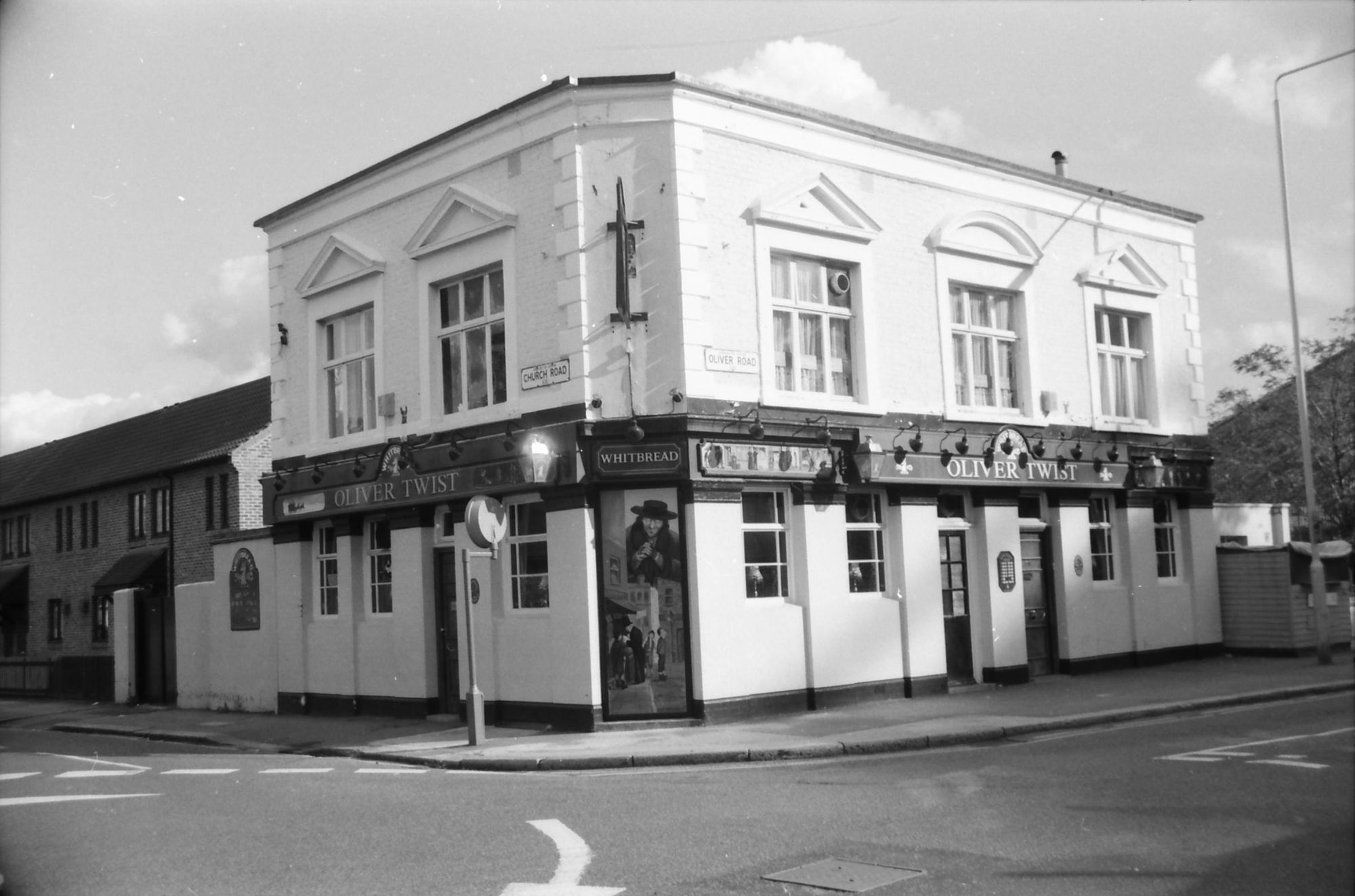 Oliver Twish London E10 taken in Oct 1988.. (Pub, External, Key). Published on 20-09-2018