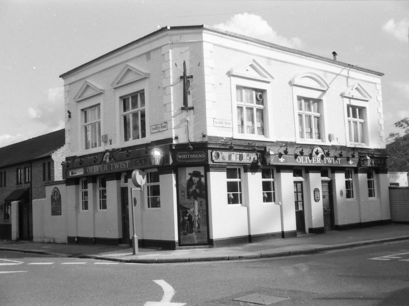 Oliver Twish London E10 taken in Oct 1988.. (Pub, External, Key). Published on 20-09-2018