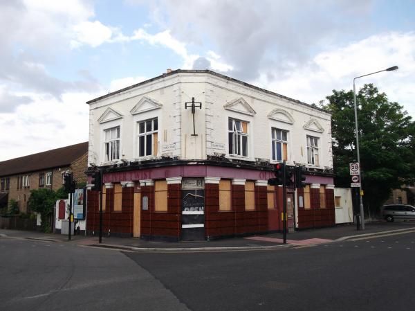 Oliver Twist London E10. (Pub, External). Published on 02-11-2013