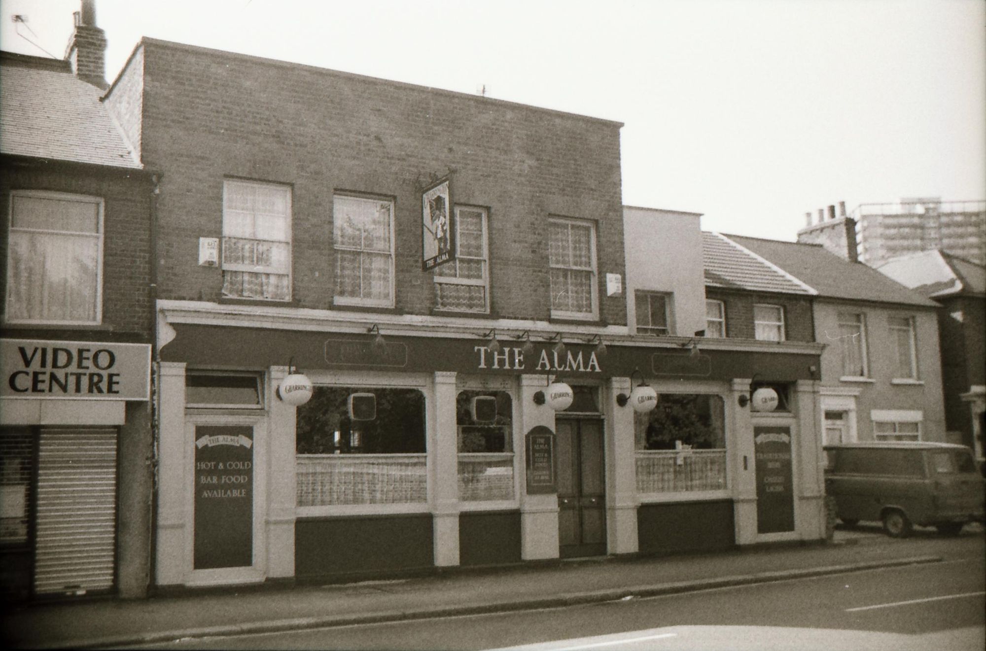 Alma London E10 taken between Aug 1989. (Pub, External, Key). Published on 20-09-2018