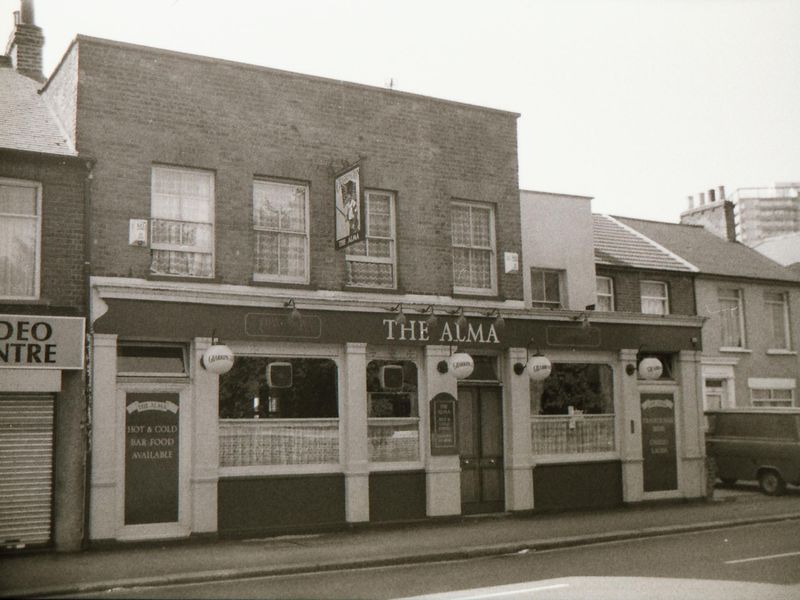 Alma London E10 taken between Aug 1989. (Pub, External, Key). Published on 20-09-2018