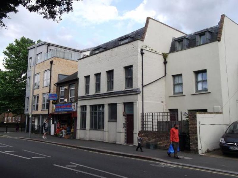 Alma London E10. (Pub, External). Published on 01-11-2013