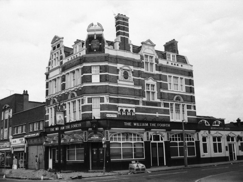 William the Fourth London E10 taken in FEB 1989.. (Pub, External). Published on 20-09-2018