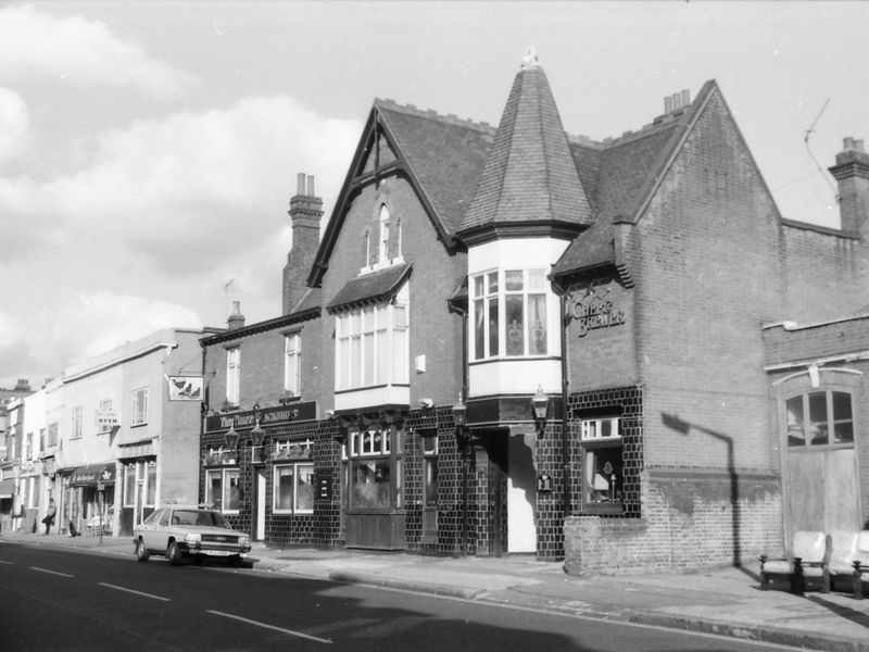 Three Blackbirds London E10 taken in Oct 1989.. (Pub, External, Key). Published on 20-09-2018