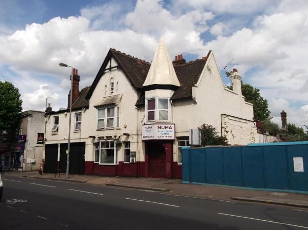 Three Blackbirds London E10. (Pub, External). Published on 02-11-2013