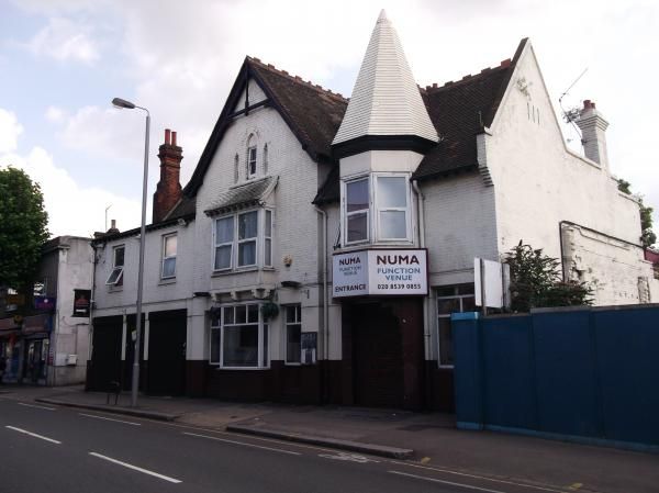 Three Blackbirds London E10. (Pub, External). Published on 02-11-2013