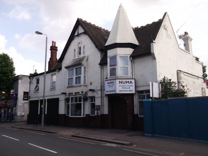 Three Blackbirds London E10. (Pub, External). Published on 02-11-2013