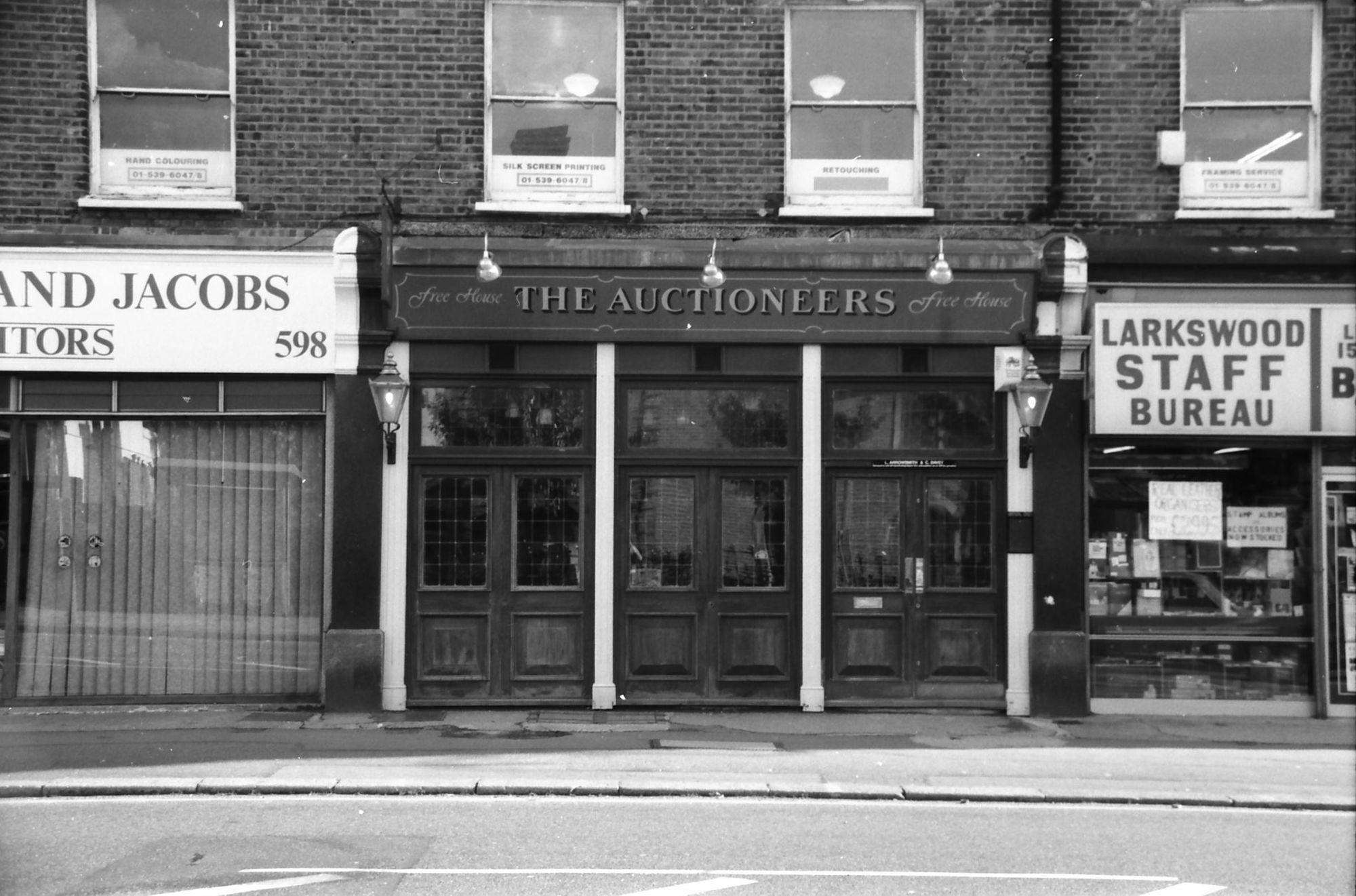 Auctioneers London E10 taken in Oct 1988.. (Pub, External). Published on 20-09-2018