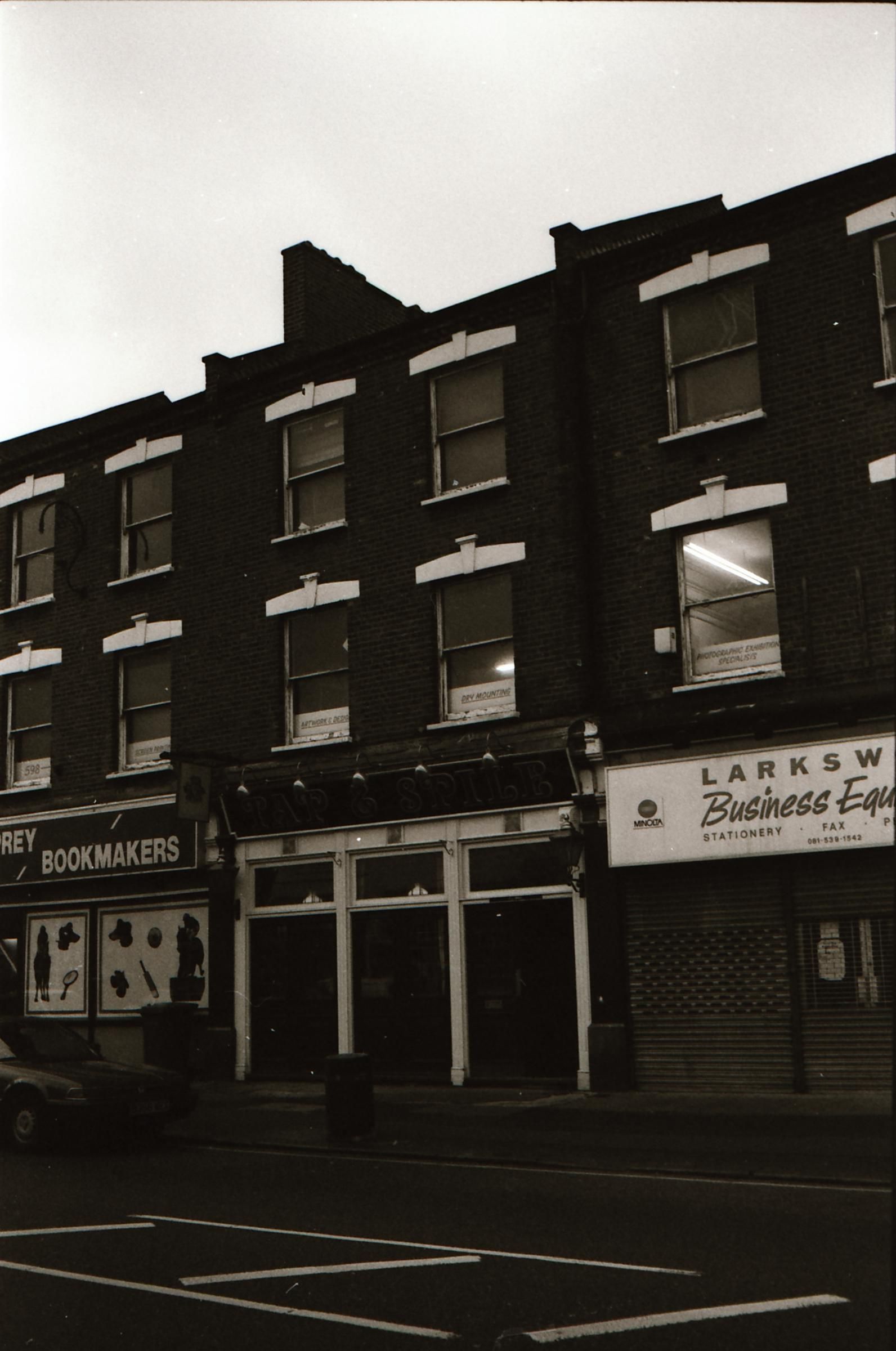 Tap N Spile London E10 taken between Dec 1992-Jan  1994. . (Pub, External). Published on 20-09-2018