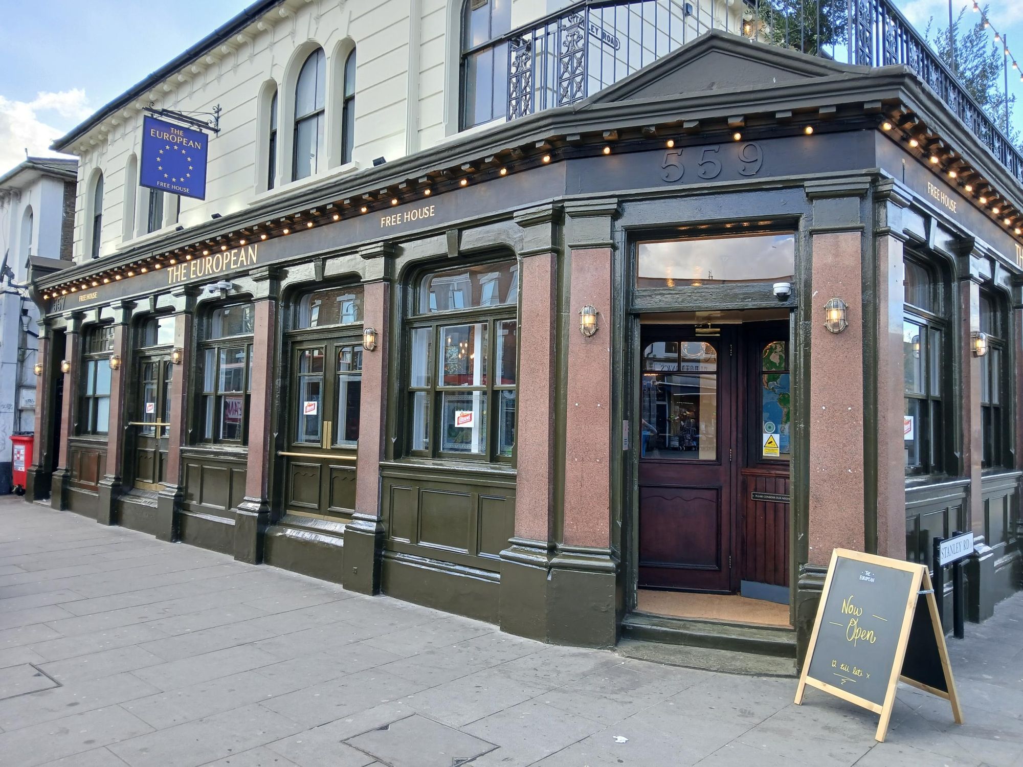 European London E10-02050228. (Pub, External, Key). Published on 02-03-2025