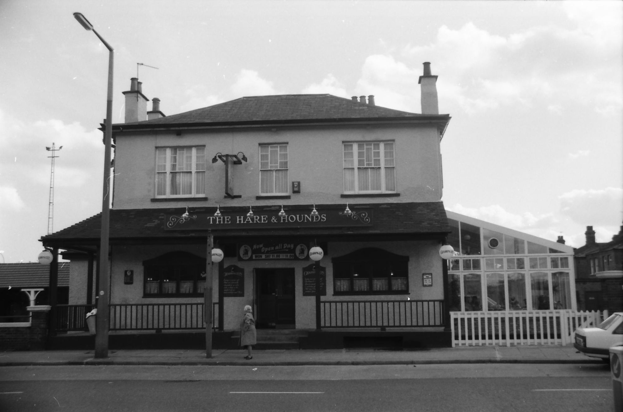 Hare & Hounds London E10 taken in Oct 1988.. (Pub, External). Published on 20-09-2018
