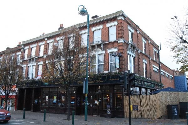 Walnut Tree London E11. (Pub, External). Published on 04-11-2013