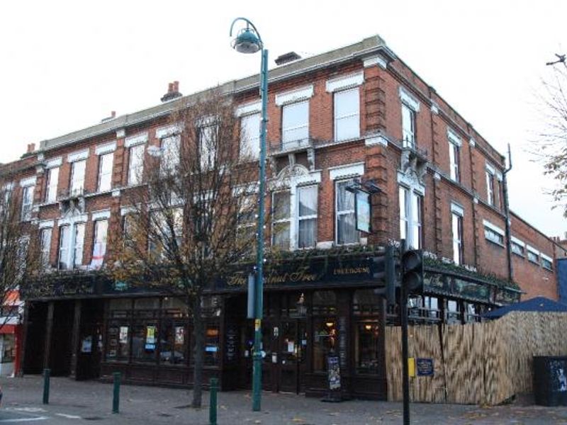Walnut Tree London E11. (Pub, External). Published on 04-11-2013 