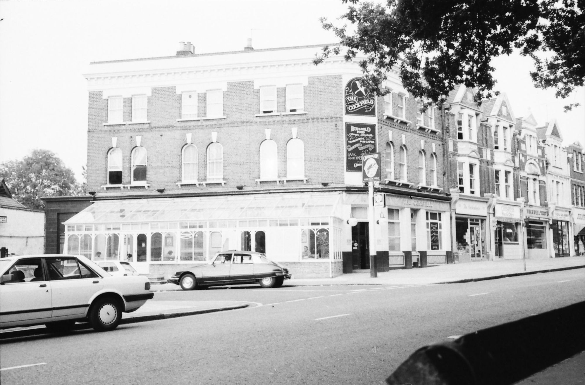 London E11-Cuckfield taken in 1987.. (Pub, External). Published on 06-10-2018