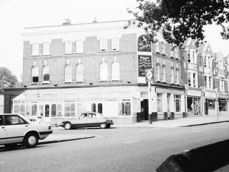 London E11-Cuckfield taken in 1987.. (Pub, External). Published on 06-10-2018
