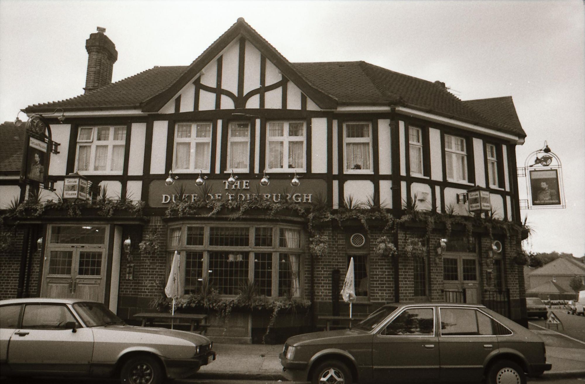 Duke of Edinburgh London E11 taken in May 1994. (Pub, External). Published on 06-10-2018