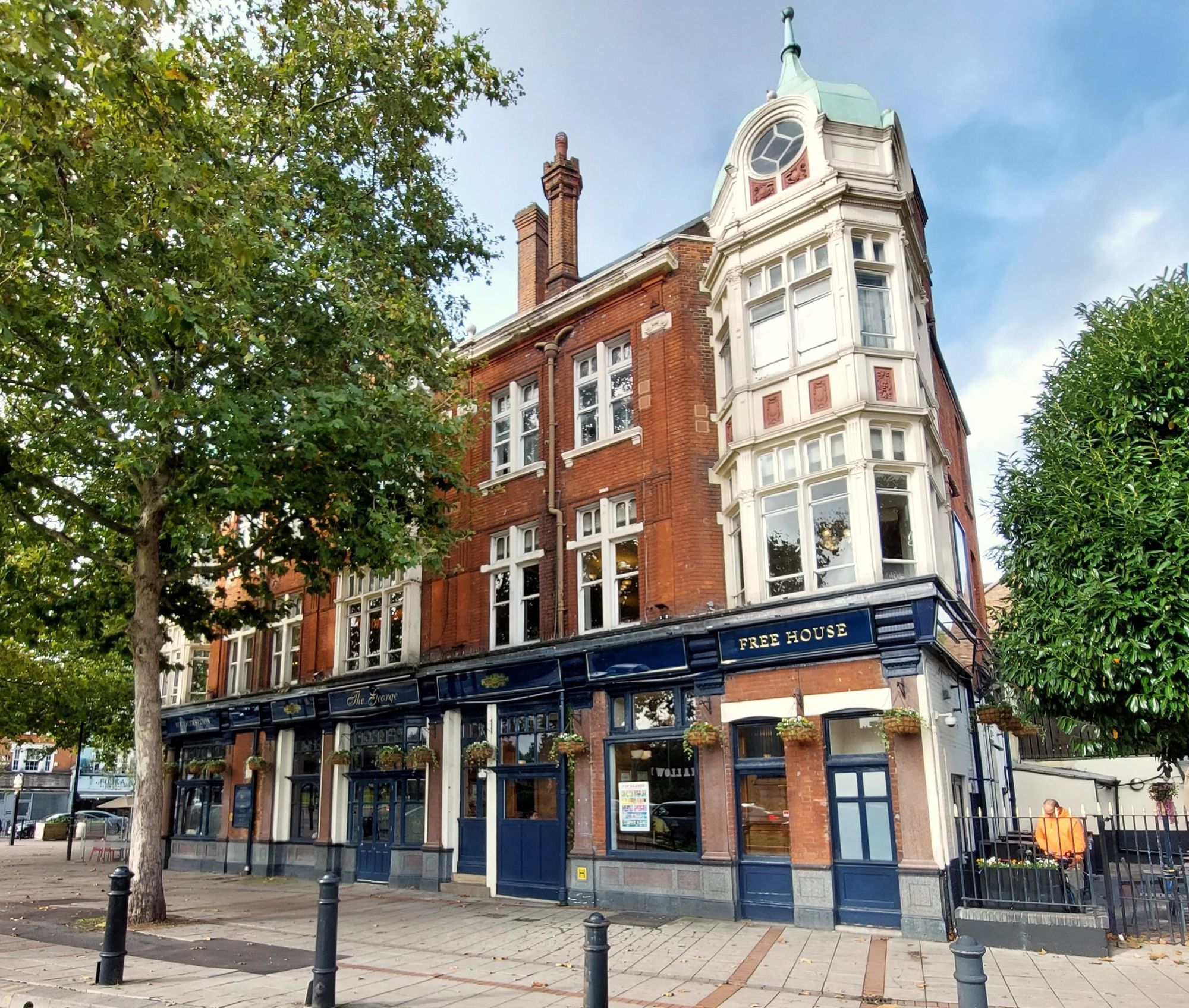 E11-George20231028.jpg. (Pub, External). Published on 17-12-2023