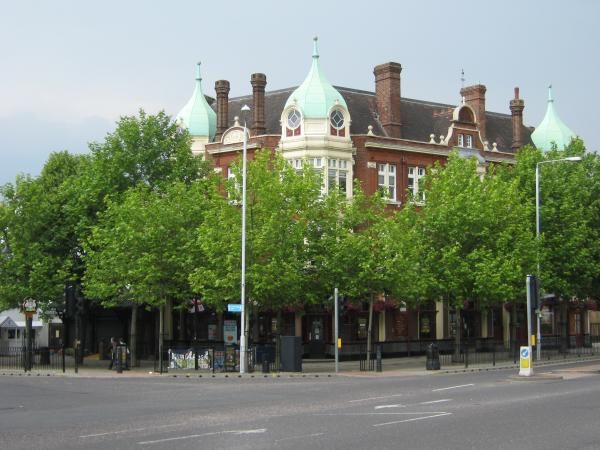 George London E11. (Pub, External). Published on 03-11-2013