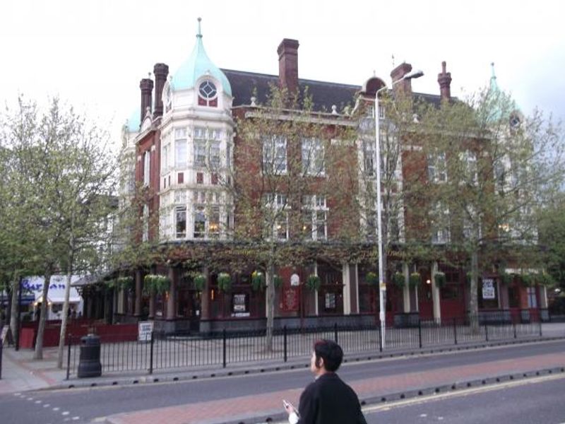 George London E11. (Pub, External). Published on 03-11-2013