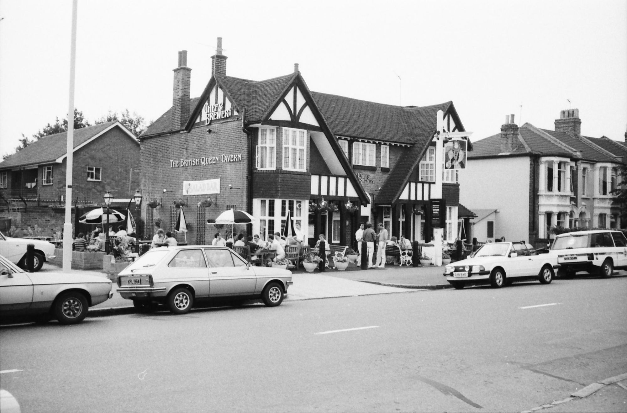 E11-British Queen taken in 1987.. (Pub, External, Key). Published on 06-10-2018