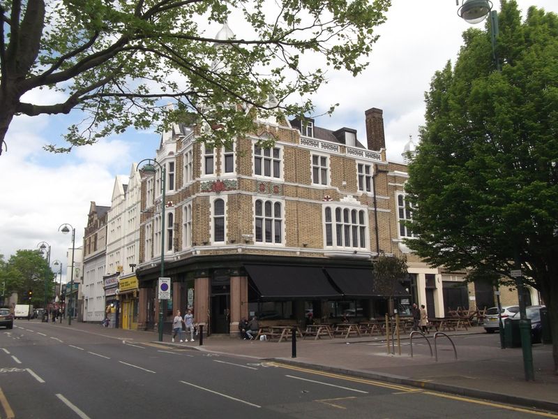 Red Lion London E11 taken 201704/17.. (Pub, External). Published on 11-03-2019 