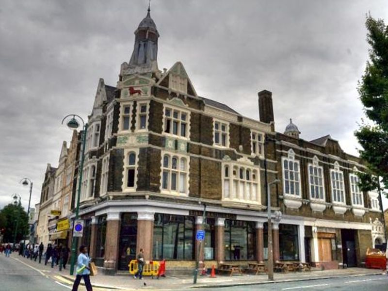 Red Lion London E11. (Pub, External). Published on 04-11-2013 