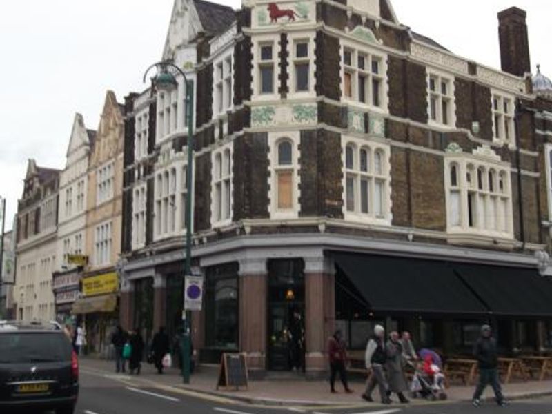 Red Lion London E11. (Pub, External). Published on 04-11-2013 