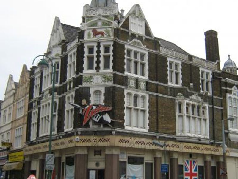 Red Lion London E11. (Pub, External). Published on 22-11-2013 