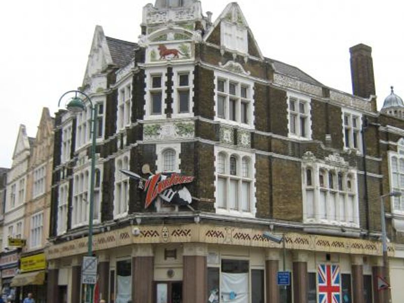 Red Lion London E11. (Pub, External). Published on 22-11-2013 