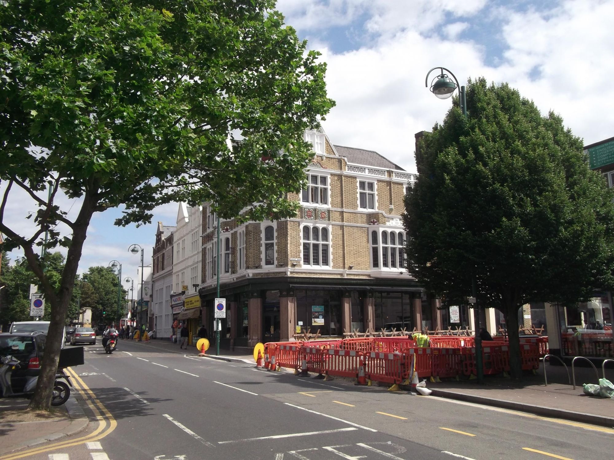 Red lion London E11 taken July 2016. (Pub). Published on 08-02-2017