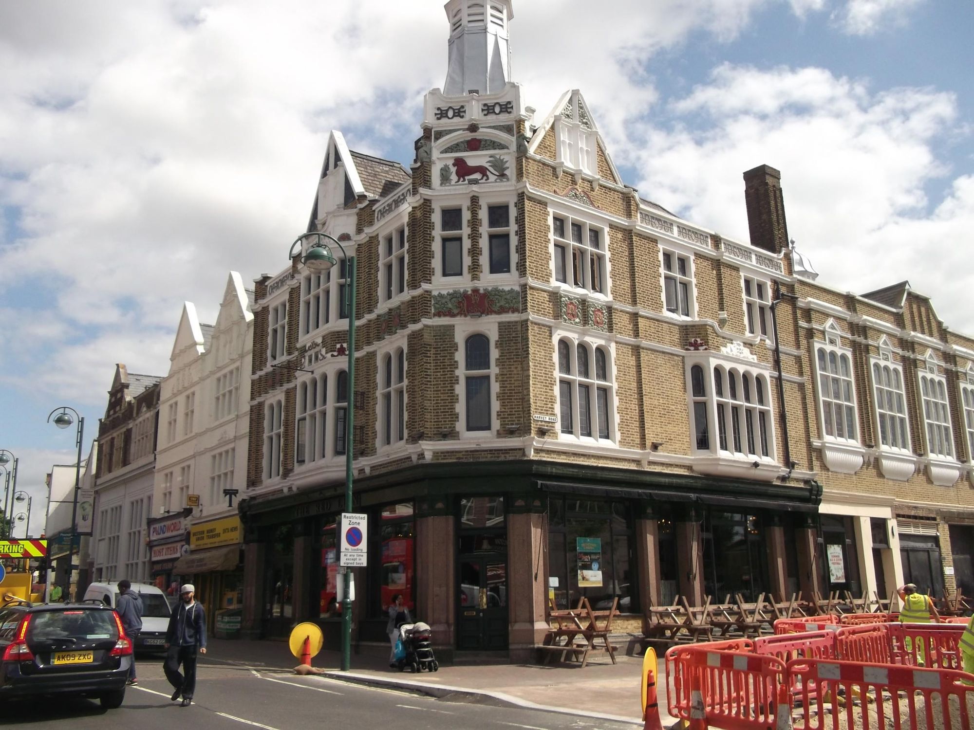 Red lion London E11 taken July 2016. (Pub). Published on 08-02-2017