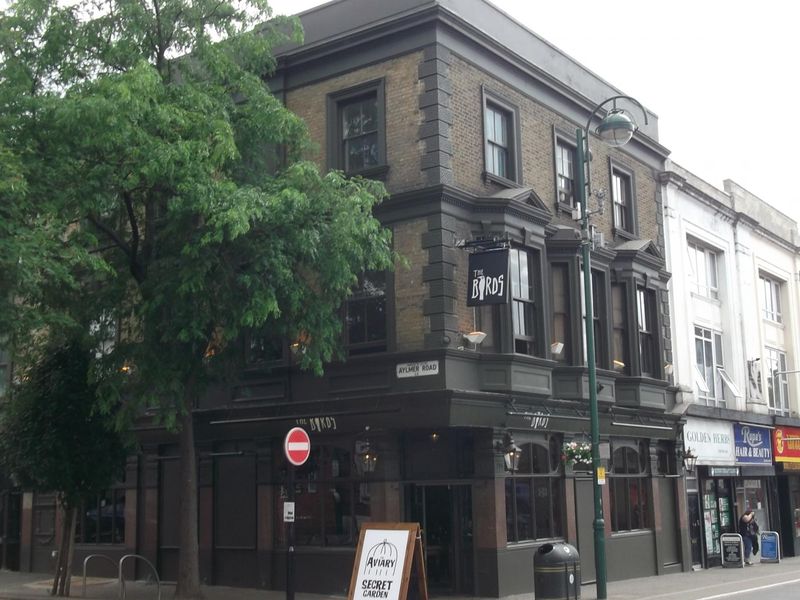 Birds London E11 taken 2017/06/17. (Pub, External). Published on 11-03-2019